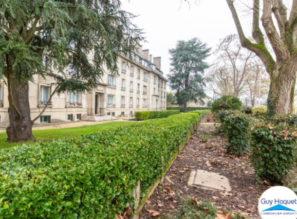 Vente : appartement 4 pièces (98 m²) à ATHIS MONS AVEC BOX ET CAVE